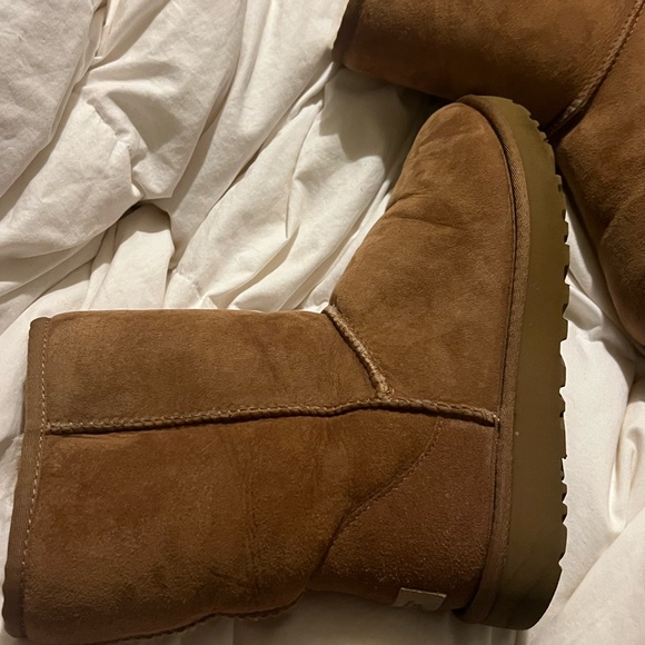 UGG Brown Classic tan Chestnut caramel Short warm comfy cabin Shearling Boots 9 - Picture 6 of 16